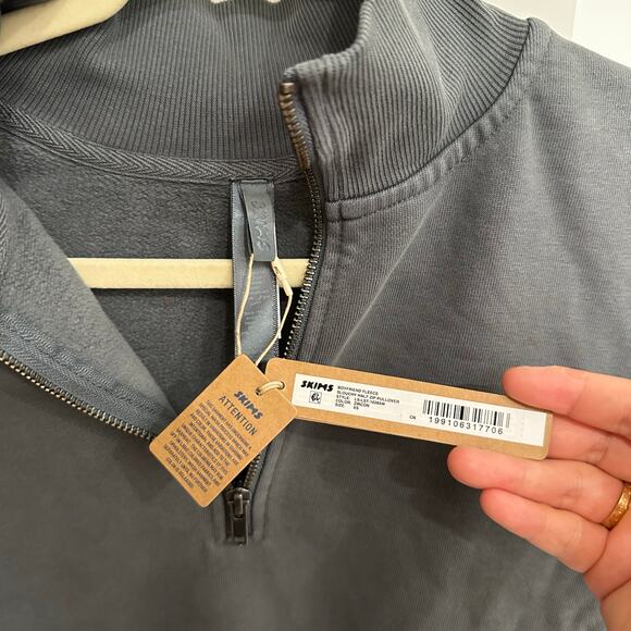NWT SKIMS BOYFRIEND FLEECE HALF ZIP PULLOVER IN ZIRCON SIZE XS - Picture 8 of 9